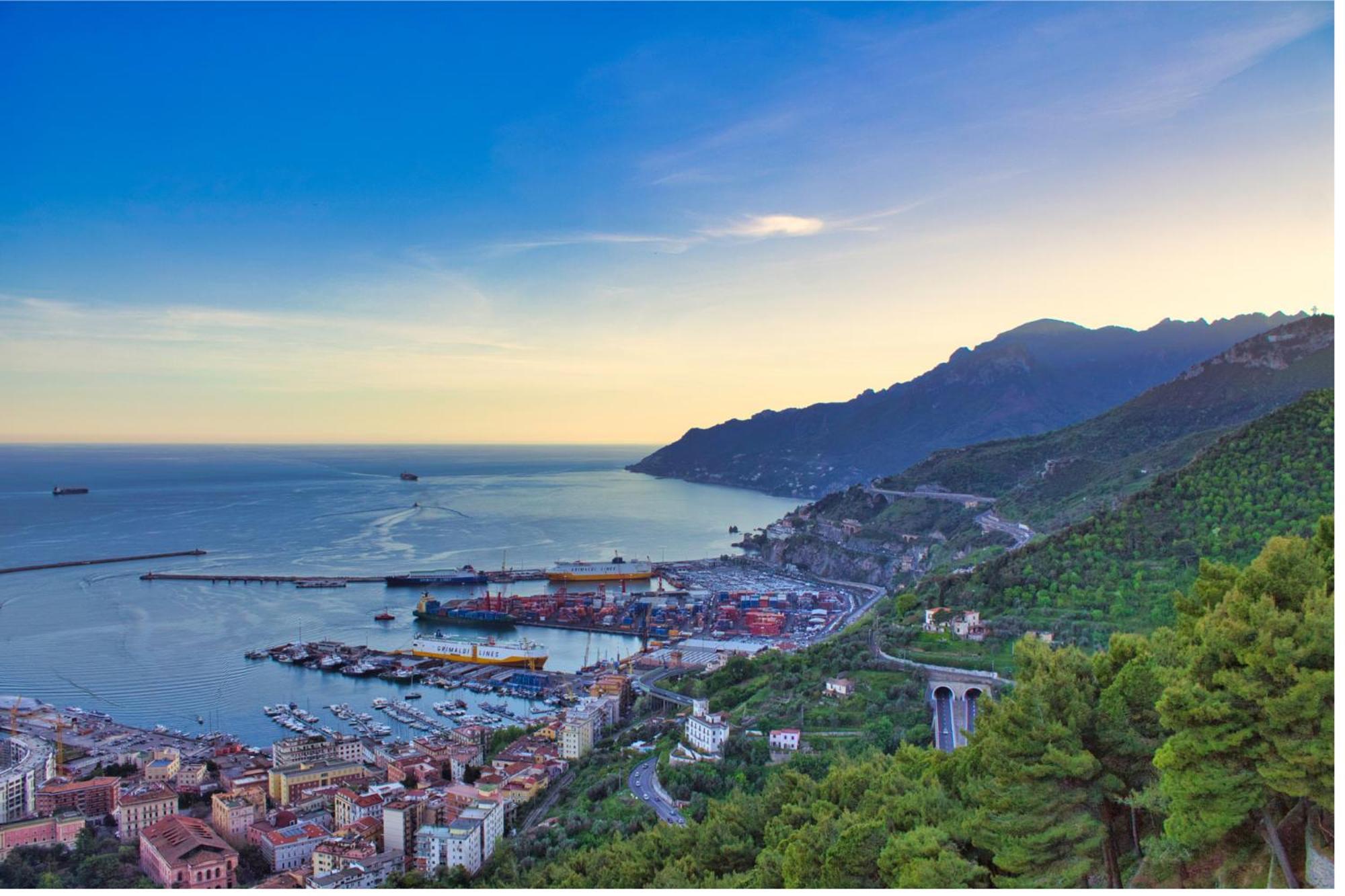 Mare Luna Apt Nel Centro Di Salerno A Due Passi Dalla Costiera Amalfitana Apartment Exterior photo